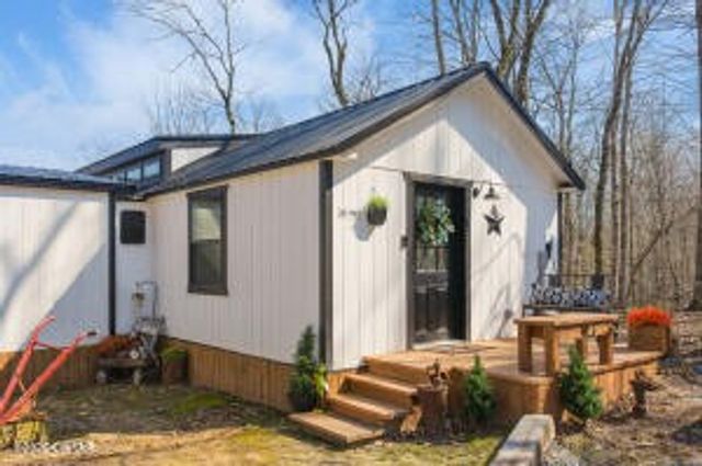 781 Burns Hill Rd, Lobelville, TN 37097