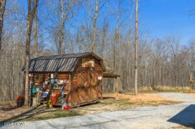 781 Burns Hill Rd, Lobelville, TN 37097
