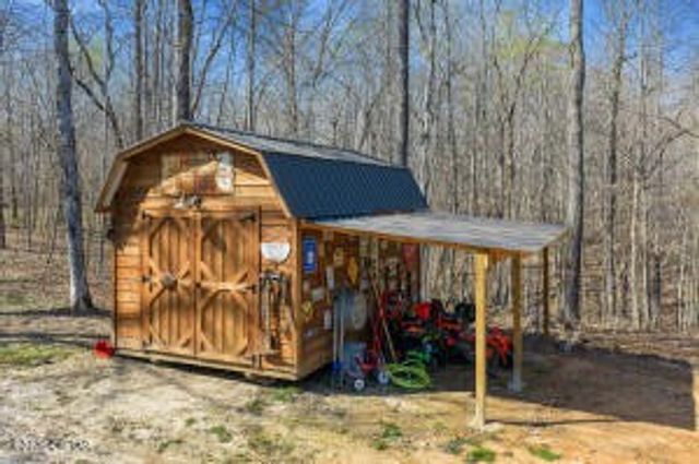 781 Burns Hill Rd, Lobelville, TN 37097