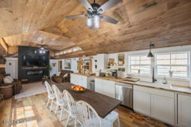 781 Burns Hill Rd, Lobelville, TN 37097