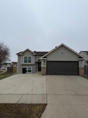 5743 18th Street S, Fargo, ND 58104