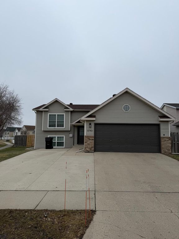 5743 18th Street S, Fargo, ND 58104