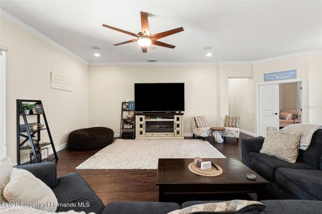 2111 Maximilian Avenue, Spring Hill, FL 34609