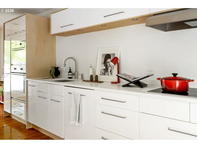 3965 N GANTENBEIN Ave, Portland, OR 97227