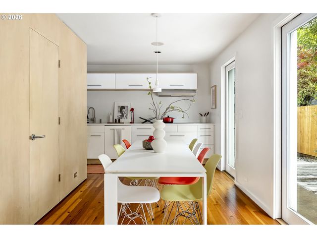 3965 N GANTENBEIN Ave, Portland, OR 97227