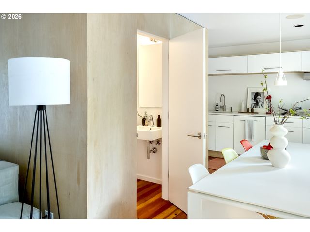 3965 N GANTENBEIN Ave, Portland, OR 97227