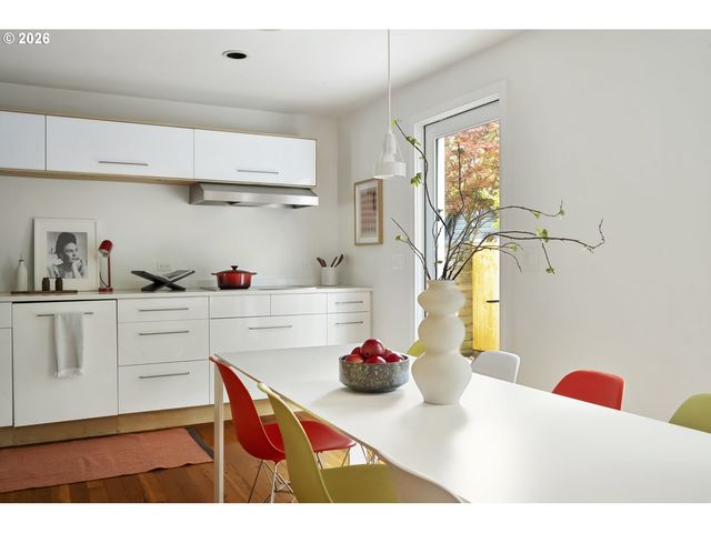 3965 N GANTENBEIN Ave, Portland, OR 97227