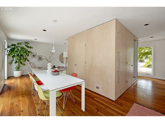 3965 N GANTENBEIN Ave, Portland, OR 97227