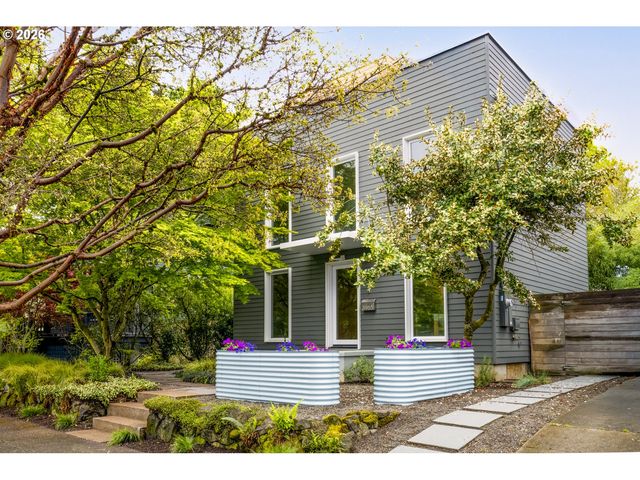 3965 N GANTENBEIN Ave, Portland, OR 97227