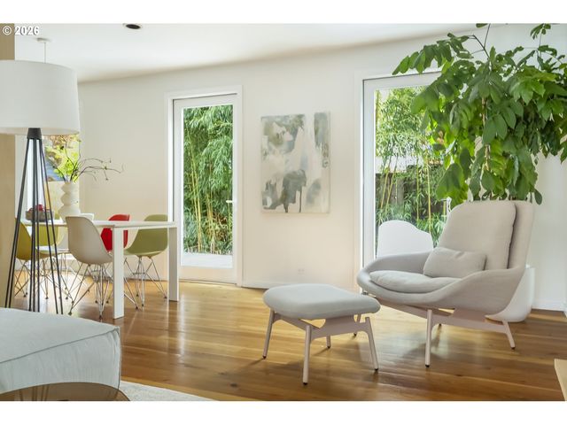 3965 N GANTENBEIN Ave, Portland, OR 97227