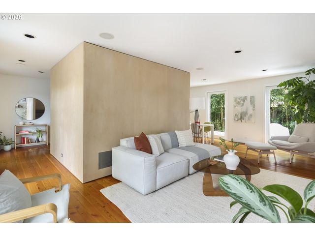 3965 N GANTENBEIN Ave, Portland, OR 97227