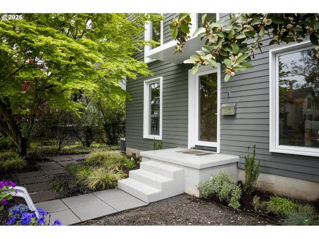 3965 N GANTENBEIN Ave, Portland, OR 97227