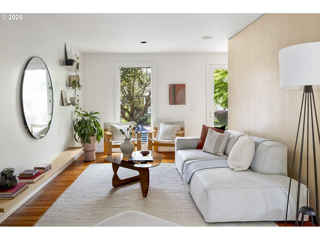 3965 N GANTENBEIN Ave, Portland, OR 97227