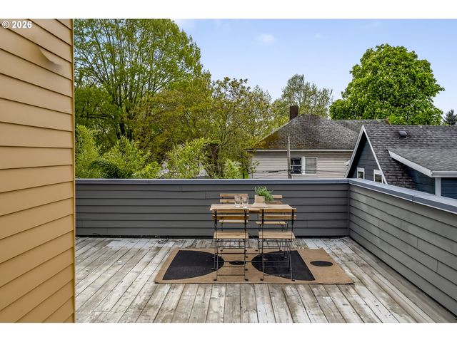 3965 N GANTENBEIN Ave, Portland, OR 97227