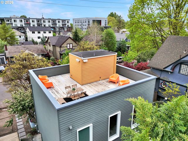 3965 N GANTENBEIN Ave, Portland, OR 97227