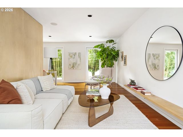 3965 N GANTENBEIN Ave, Portland, OR 97227