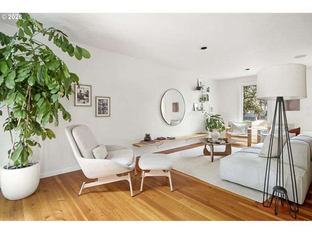 3965 N GANTENBEIN Ave, Portland, OR 97227