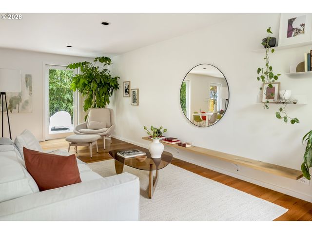 3965 N GANTENBEIN Ave, Portland, OR 97227