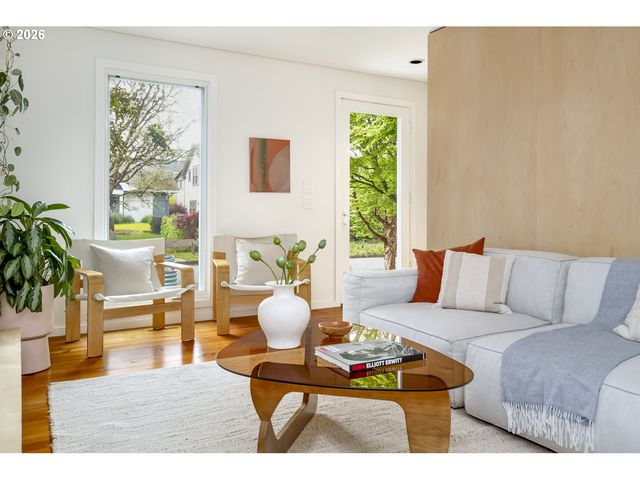 3965 N GANTENBEIN Ave, Portland, OR 97227