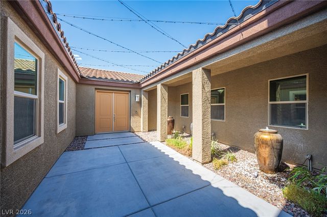 10300 Mystic Ledge Court, Las Vegas, NV 89149