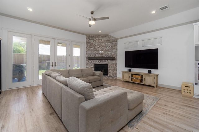 2572 Ravenna Court, Friendswood, TX 77546