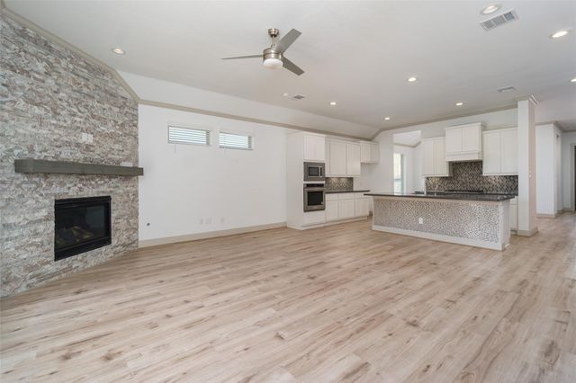 2572 Ravenna Court, Friendswood, TX 77546