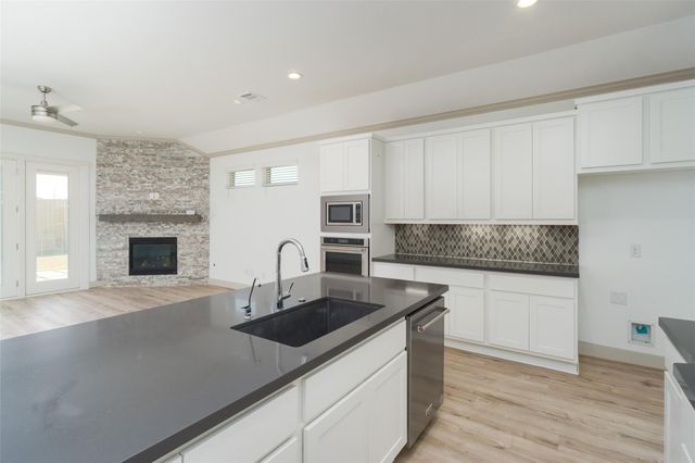 2572 Ravenna Court, Friendswood, TX 77546