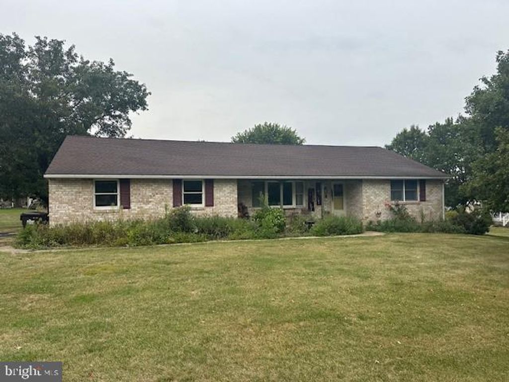 2911 FEDERAL DR, Gilbertsville, PA 19525