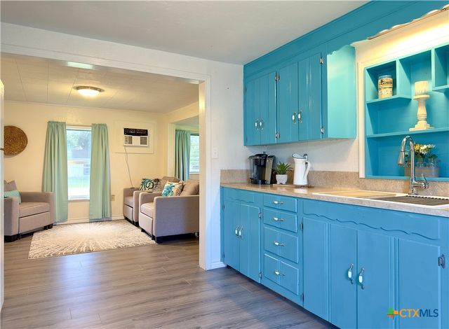 302 E Dallas Avenue, Seadrift, TX 77983