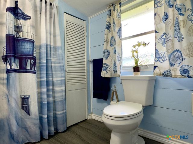 302 E Dallas Avenue, Seadrift, TX 77983