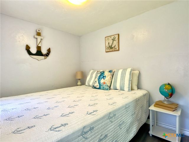 302 E Dallas Avenue, Seadrift, TX 77983