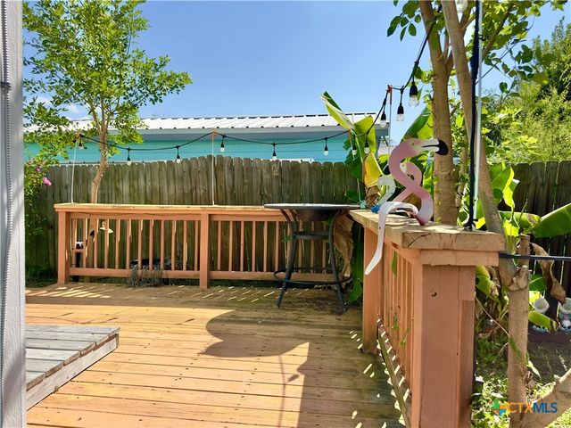 302 E Dallas Avenue, Seadrift, TX 77983