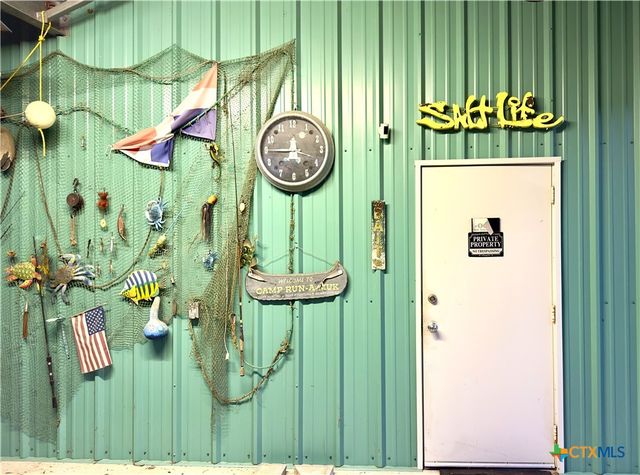 302 E Dallas Avenue, Seadrift, TX 77983