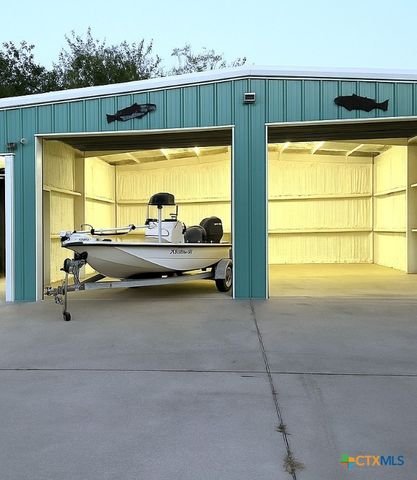 302 E Dallas Avenue, Seadrift, TX 77983