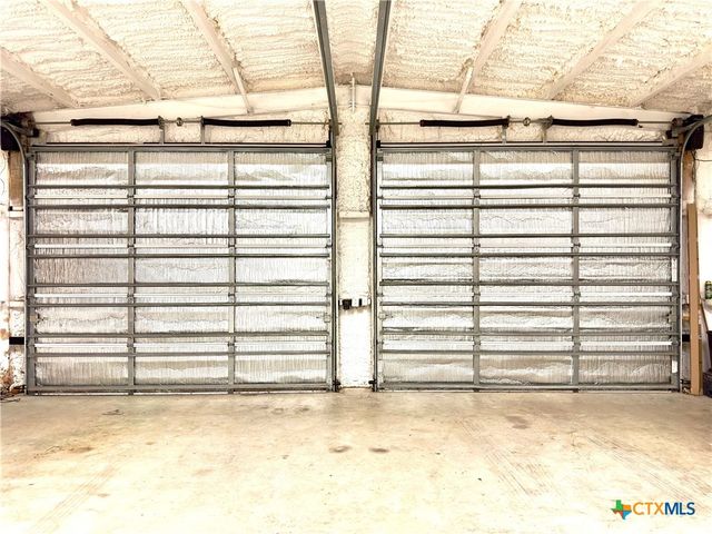 302 E Dallas Avenue, Seadrift, TX 77983