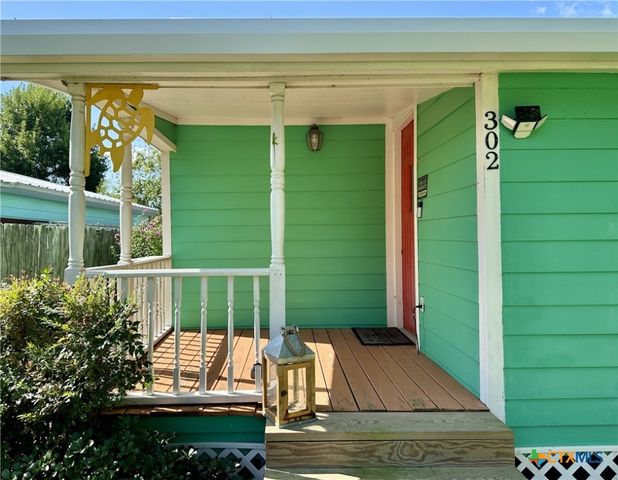 302 E Dallas Avenue, Seadrift, TX 77983