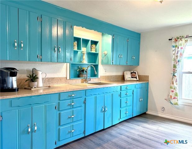 302 E Dallas Avenue, Seadrift, TX 77983