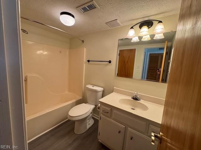 308 Crestwood CT, Yorktown, VA 23692