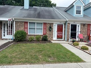 308 Crestwood CT, Yorktown, VA 23692