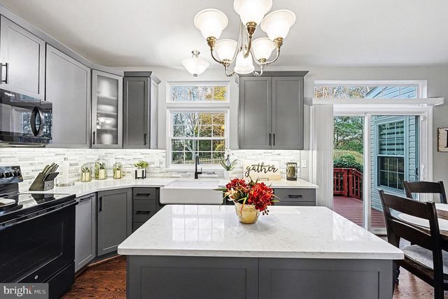 6465 COLONIAL VILLAGE LOOP, Manassas, VA 20112