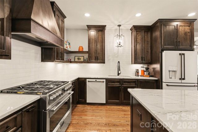 302 Forest Bay Court, Belmont, NC 28012