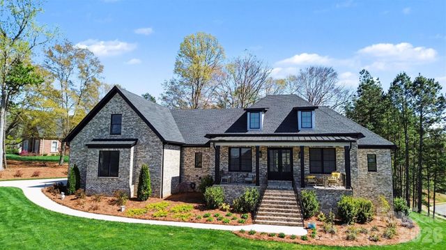 302 Forest Bay Court, Belmont, NC 28012