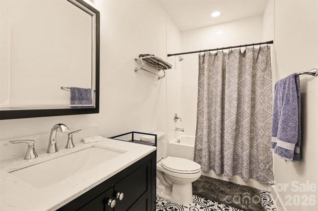 302 Forest Bay Court, Belmont, NC 28012