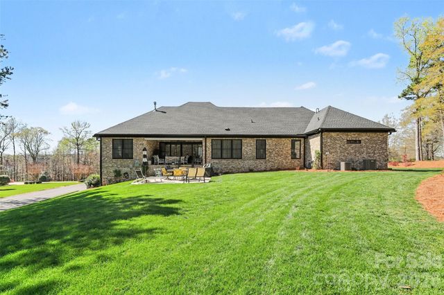 302 Forest Bay Court, Belmont, NC 28012