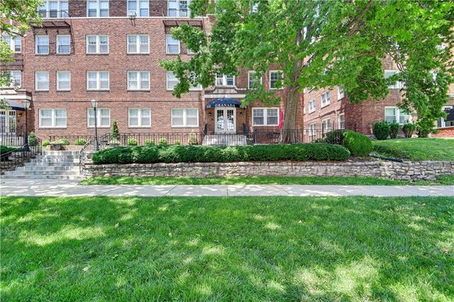 212 Emanuel Cleaver II Boulevard 2 West, Kansas City, MO 64112