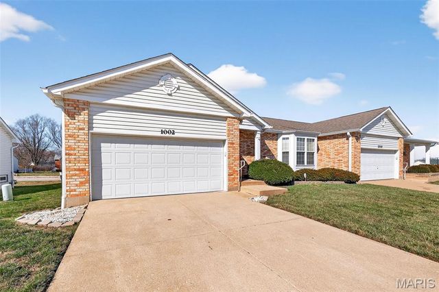 1002 Chapel Hill Drive 2, St Peters, MO 63376