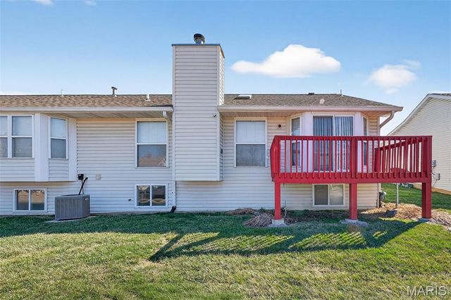 1002 Chapel Hill Drive 2, St Peters, MO 63376