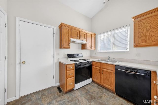 1002 Chapel Hill Drive 2, St Peters, MO 63376