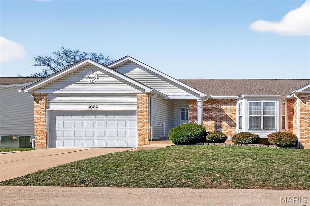 1002 Chapel Hill Drive 2, St Peters, MO 63376