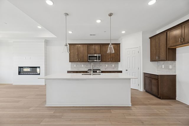 1721 Sharpstone Drive, Columbia, TN 38401